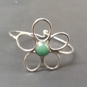 FLOWER PEDDLE-ROUND CLASP BRACELET W/TURQUOISE ROUND STONE