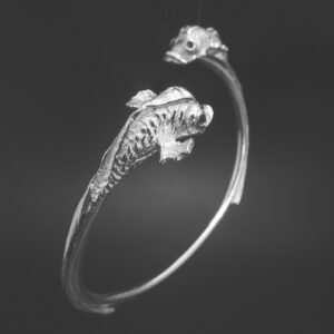 FISH HEAD OPEN ROUND STERLING SILVER BANGLE BRACELET