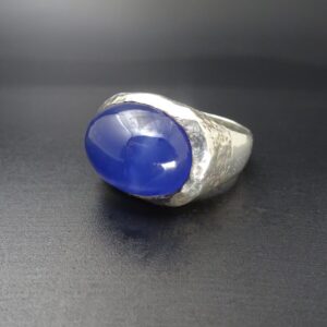 BLUE STONE LENGTHWISE ACROSS TOP OF RING STERLING SILVER (92.5)