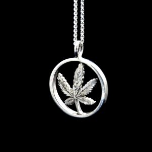 CANNABIS LEAF PENDANT INSIDE HEAVY RING